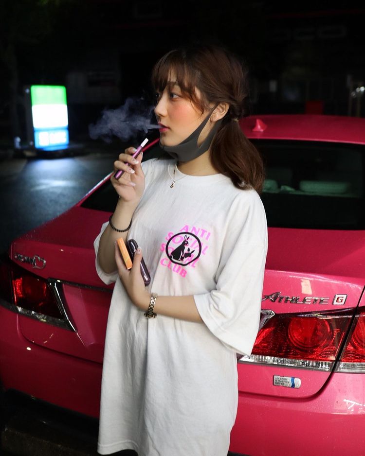 广西钦州发布了非法电子烟举报方式，如奶茶杯和可乐罐